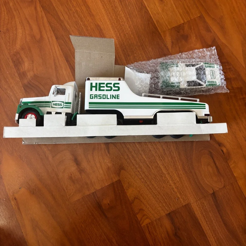 1991 Hess Toy Truck‎ and Racer Vintage Collectible with Box Tested Works White